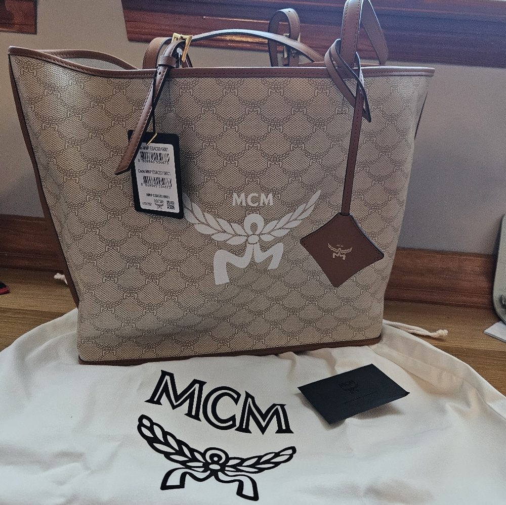 LAST DAY TO ENTER TO WIN A MCM TOTE NWT (Entry listing) - Picture 8 of 9